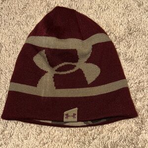 Reversible Boys Under Armour Burgundy and Taupe Beanie.